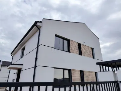 DUPLEX CU PANOURI - 5 CAMERE - 3 BAI - Mosnita Noua