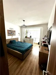 CIRCUMVALATIUNII - LIFT - 4 CAMERE - RENOVAT - 2 BAI - 2 BALCOANE - CENTRALA PROPRIE - CLIMA - BOXA CF - Timisoara