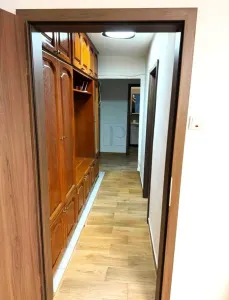 LIPOVEI - 3 CAMERE - ETAJ 1 - BLOC IZOLAT - 2 BAI - 2 BALCOANE - CENTRALA PROPRIE - CLIMA - foto 4