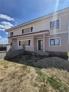 Duplex 3 dormitoare - locatie excelenta - construictie foarte bine gandita - Mosnita Noua