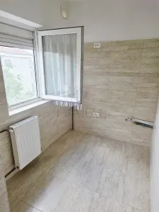 LIPOVEI - 1CAM - RENOVATA -  ZONA LINISTITA - foto 5
