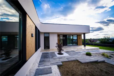 Vila  de lux, construita cu materiale premium, priveliste superba - foto 2