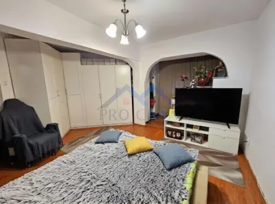 Apartament 2 camere , 2 balcoane, Cetate, etaj 1,zona Mercur - foto 4