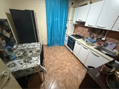 Apartament 4 camere decomandat in Cetate - foto 2
