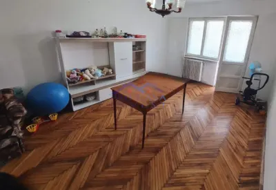 Apartament 4 camere decomandat in Cetate, zona Closca - foto 2