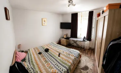 Apartament cu 3 camere, parter, boxa, acces curte, Cetate, zona Closca - foto 4