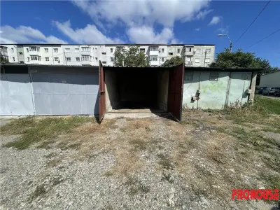 Garaj langa Cora - pe teren proprietate - foto 4
