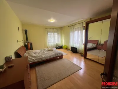 Proprietate deosebita de vanzare in centrul Bacaului- eleganta, istorie si investitie intr-o singura vila! - foto 24