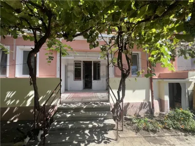 RECO, Doua case, zona  ultracentral, singur in curte, Oradea - Oradea