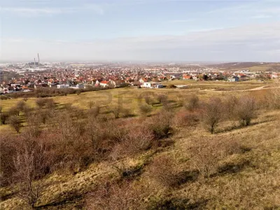 RECO Teren  intravilan- panorama asupra orasului -str. Caisilor - foto 6