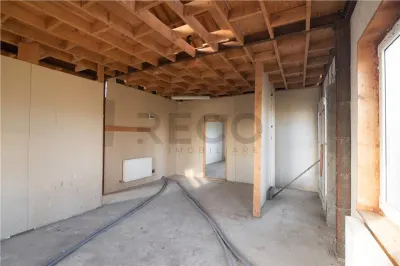 RECO casa Inand la rosu cu teren imens - foto 7