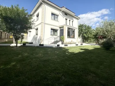 Casa individuala | 10 ari teren | 193 mp | C-5602 - Suceava
