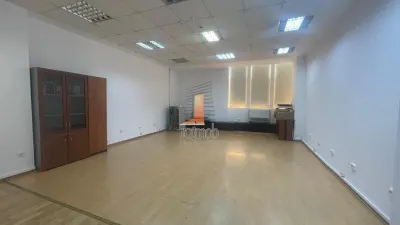 Vatra Luminoasa, spatiu birou - foto 3