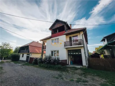 Proprietate cu 2 case (Praid, str. Regelui) - foto 2