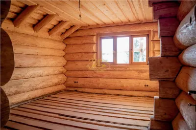 Casa din lemn rotund (Izvoru Muresului, str. Garii) - foto 14