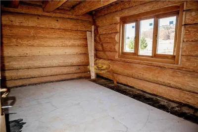 Casa din lemn rotund (Izvoru Muresului, str. Garii) - foto 8