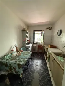 Apartament cu 2 camere decomandat, etajul 2 - Podul de Fier - foto 3