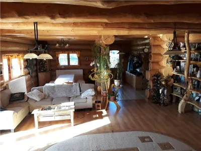 Casa din busteni cu ferma zootehnica si afacere (Tengheler, Com. Ditrau) - foto 6