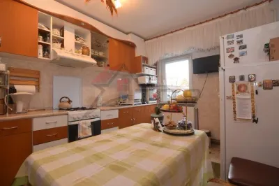 Apartament  cu 3 CD, modelul cu 2 bai - Pacurari - OMV - foto 2
