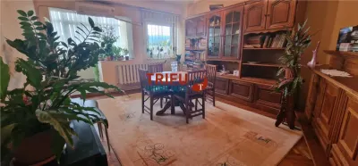 Apartament 4 camere de vanzare zona Centru - foto 3