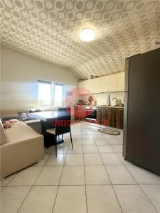 Casa cu Potential Multiplu, Pretabila Pentru Doua Familii sau Business, Chiar la Strada Principala - foto 4