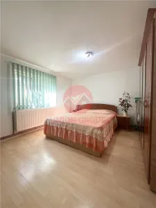 Casa cu Potential Multiplu, Pretabila Pentru Doua Familii sau Business, Chiar la Strada Principala - foto 10