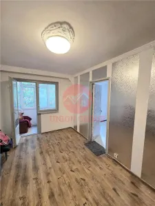Apartament 3 Camere, Semidecomandat, Zona Piata Amzacea, Etaj 1 - Constanta