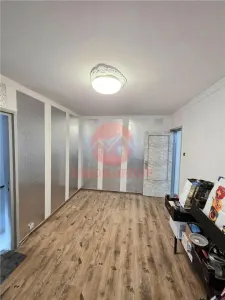Apartament 3 Camere, Semidecomandat, Zona Piata Amzacea, Etaj 1 - foto 4