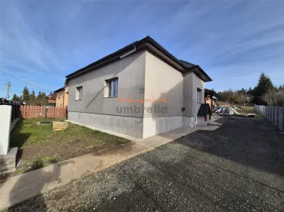 Casa de vanzare in Belis, in centru. - foto 2