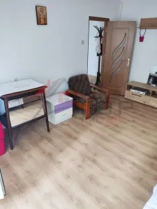 Etaj 1 - Zimbru - Bicaz,  3 camere semidecomandat - foto 3