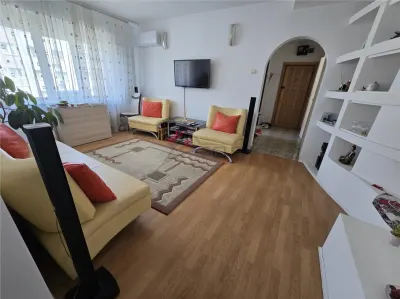 Etaj intermediar, 3 camere decomandat zona Mircea cel Batran - Iasi