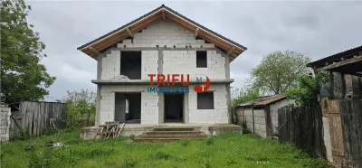 Casa de vanzare la rosu cu 1500 mp teren - foto 1