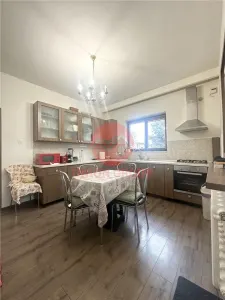 Casa Spatioasa cu Teren de 1000 mp | Poiana - foto 11