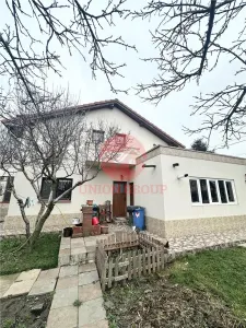 Casa Spatioasa cu Teren de 1000 mp | Poiana - foto 3