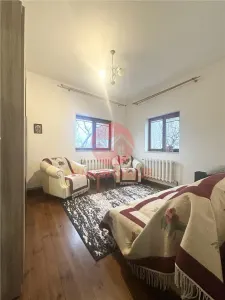 Casa Spatioasa cu Teren de 1000 mp | Poiana - foto 10