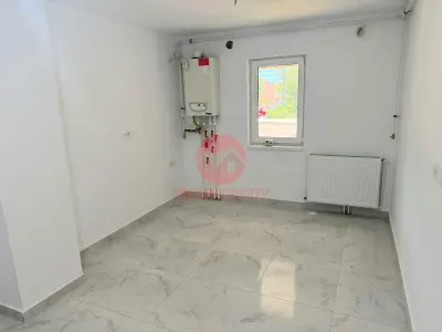 Spatiu Comercial Stradal, cu Vad, Renovat Complet - foto 2