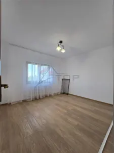 Zimbru - Tigarete, 3 camere decomandat 81mp, bloc din 91 - foto 2