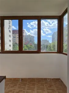 Zimbru - Tigarete, 3 camere decomandat 81mp, bloc din 91 - foto 10