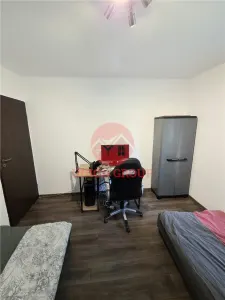 Apartament 3 Camere, Spatios, Parter, Zona Far - foto 10