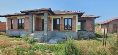 Casa semifinisata de vanzare comuna Ighiu 500 mp teren - foto 1