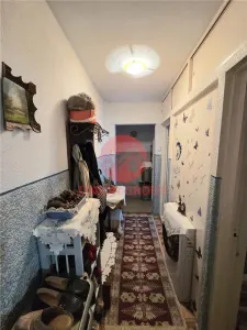 Apartament 3 Camere, Semidecomandat, Zona Piata Amzacea, Etaj 2 - foto 4