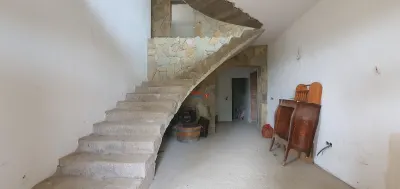 Casa semifinisata cu etaj 5 camere zona Schit pretabila pensiune - foto 2