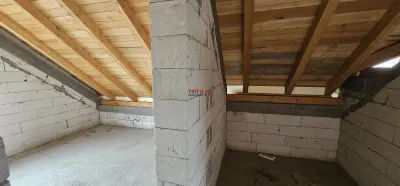 Casa de vanzare cu 438 mp teren in cartierul Orizont - foto 9