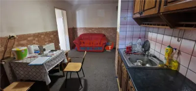 Apartament 2 camere izolat exterior zona Liceul Sportiv - foto 3