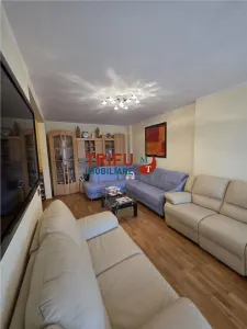 Apartament 3 camere de vanzare in centrul Orasului - foto 2