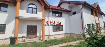Casa 10 camere de inchiriat zona Centru cu piscina interioara - foto 1