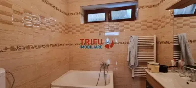 Casa 10 camere de inchiriat zona Centru cu piscina interioara - foto 5