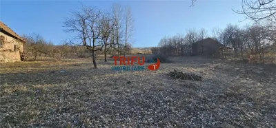 Teren intravilan de vanzare in Ampoita 1365 mp - foto 1