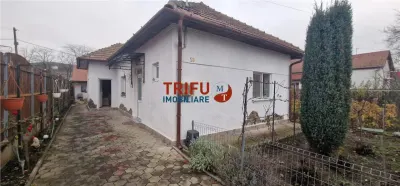 Casa de vanzare 3 camere zona Piata Cetate - foto 2