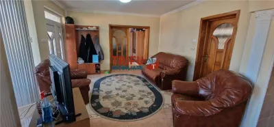 Casa de vanzare 5 camere zona Barabant - foto 2